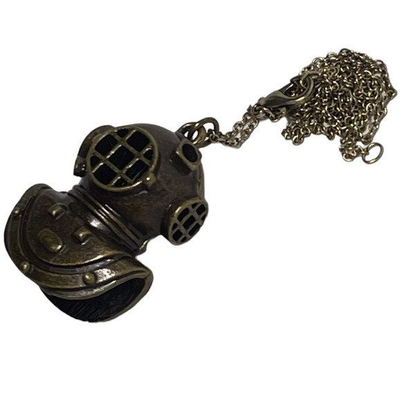 Diving Helmet Pendant Necklace in brass colored metal on brass chain NEW - Picture 4 of 8